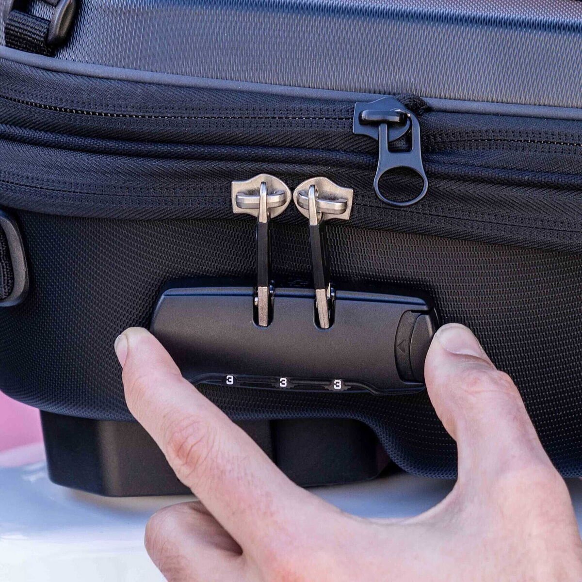 SHAD E09CL PRO GENİŞLEYEBİLİR MODEL CLICK SİSTEM DEPO ÜSTÜ ÇANTA (5-8 LİTRE) - Görsel 2